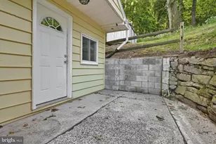1023 W Schuylkill Ave, Pottsville, PA 17901 - Photo 9