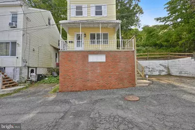 1023 W Schuylkill Avenue, Pottsville, PA 17901 - Photo 3