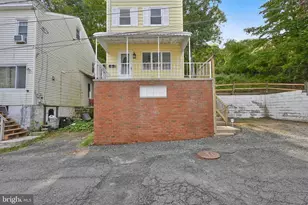 1023 W Schuylkill Ave, Pottsville, PA 17901 - Photo 3