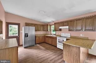 327 W Laurel St, Tremont, PA 17981 - Photo 13