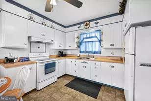 200 W Lloyd St, Shenandoah, PA 17976 - Photo 13