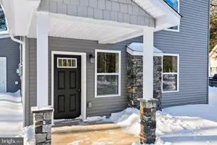 1073 West Side Dr, South Sterling, PA 18445 - Photo 9