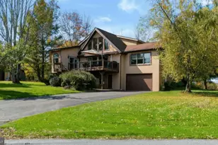 1605 Ridgeview Ct, Lake Ariel, PA 18436 - Photo 1