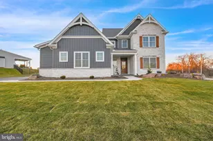 705 Oxford Dr, York, PA 17406 - Photo 1