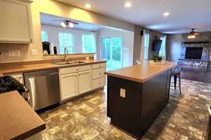 2040 Waterfall Dr, Hanover, PA 17331 - Photo 3