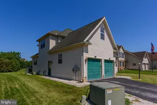 322 Fox Knoll Ct, Hanover, PA 17331 - Photo 3