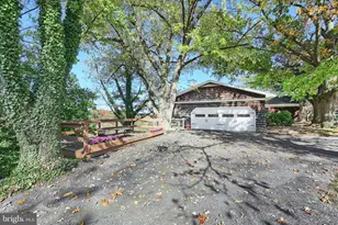 150 E Ridge Ave, Glen Rock, PA 17327 - Photo 9