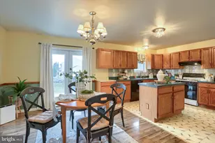 201 Overview Cir W, Red Lion, PA 17356 - Photo 7