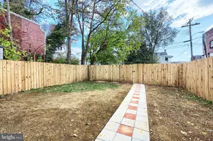 240 E King St, York, PA 17403 - Photo 35