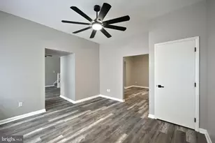 240 E King St, York, PA 17403 - Photo 19