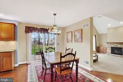 138 W Crestlyn Drive, York, PA 17403 - Photo 9