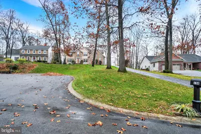 138 W Crestlyn Drive, York, PA 17403 - Photo 3