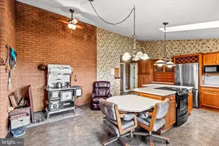 320 Dubs Church Rd, Hanover, PA 17331 - Photo 17