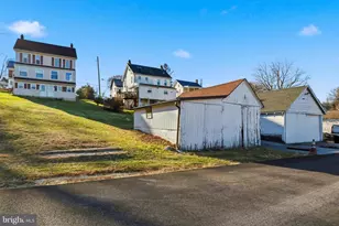 143 W Broad St, Yoe, PA 17313 - Photo 31