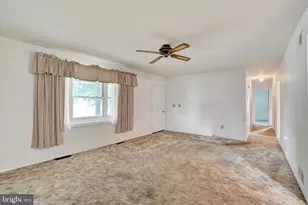 237 Cloverlane Dr, Manchester, PA 17345 - Photo 3