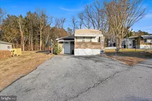 737 Lake Dr, Mount Wolf, PA 17347 - Photo 3