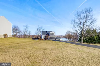 505 N Burberry Lane, Mount Wolf, PA 17347 - Photo 3