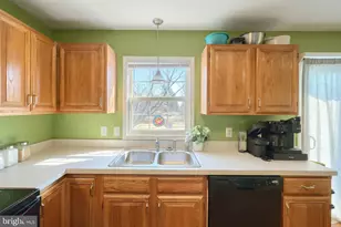 2435 Woodmont Dr, York, PA 17404 - Photo 9