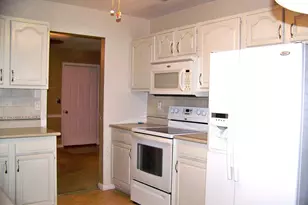 3044 Village Cir W, York, PA 17404 - Photo 9