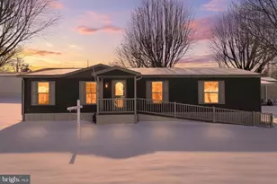 301 Robin Dr, Red Lion, PA 17356 - Photo 1