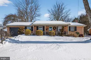 2139 Twin Brooks Dr, York, PA 17408 - Photo 1