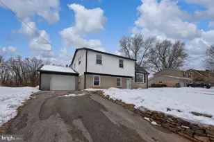 2850 Mayfield Dr, Dover, PA 17315 - Photo 3