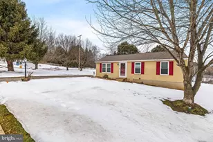 25 Scarborough Fare, Stewartstown, PA 17363 - Photo 3