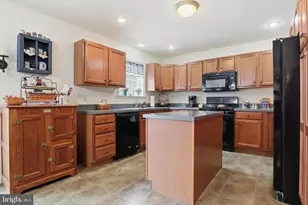 390 Pebble Beach Dr, Mount Wolf, PA 17347 - Photo 11