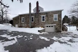 9446 E Springfield Rd, Seven Valleys, PA 17360 - Photo 3