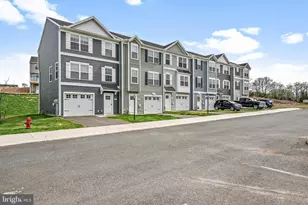 426 Cadbury Dr, Red Lion, PA 17356 - Photo 1