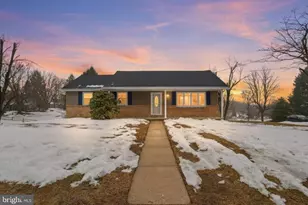 810 Jefferson Ln, Red Lion, PA 17356 - Photo 1