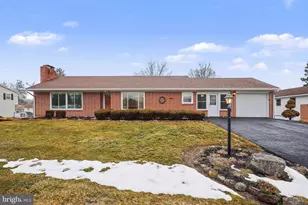 406 Golf Club Ave, Dillsburg, PA 17019 - Photo 1