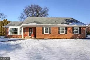 1465 Chapel Dr, York, PA 17404 - Photo 1