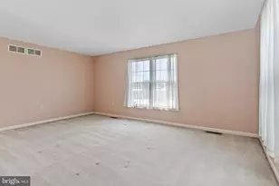 404 Valley View Cir, New Cumberland, PA 17070 - Photo 9