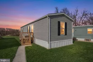 69 Mobile Dr, Thomasville, PA 17364 - Photo 1