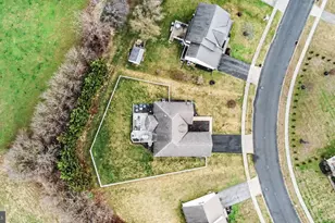 183 N Alpine Dr, York, PA 17408 - Photo 9