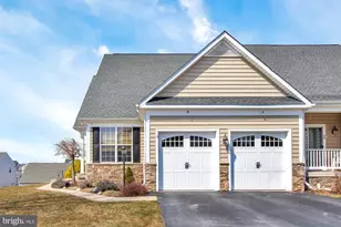 534 Lake Redman Ct, Seven Valleys, PA 17360 - Photo 1