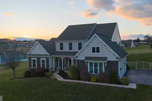 8 Ivanhoe Ln, Wrightsville, PA 17368 - Photo 5