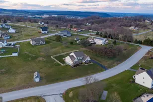 8 Ivanhoe Ln, Wrightsville, PA 17368 - Photo 9