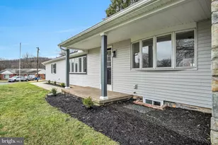 7 Crescent Dr, New Cumberland, PA 17070 - Photo 3