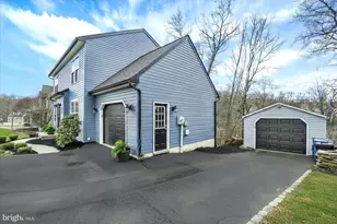 140 Burberry Ln, Mount Wolf, PA 17347 - Photo 3