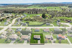 135 Torrey Pines Dr, Mount Wolf, PA 17347 - Photo 5