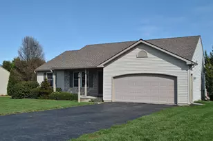 135 Torrey Pines Dr, Mount Wolf, PA 17347 - Photo 3