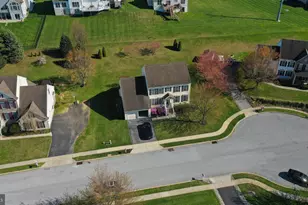 815 Edgeworth Ct, Red Lion, PA 17356 - Photo 7