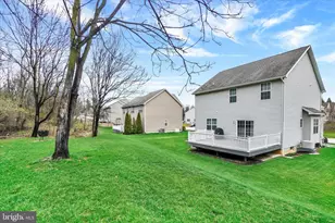 2695 Friends Cir, York, PA 17408 - Photo 3