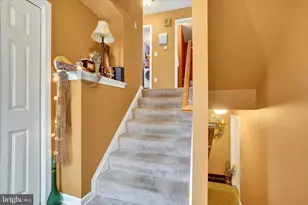 2718 Hunters Crest Dr, York, PA 17402 - Photo 3