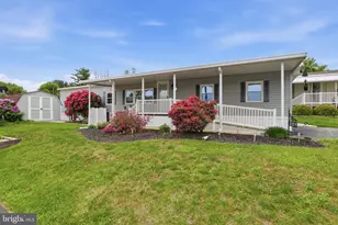 307 Blue Jay Dr, Red Lion, PA 17356 - Photo 3