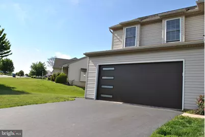 315 Lynne Drive, Mount Wolf, PA 17347 - Photo 3