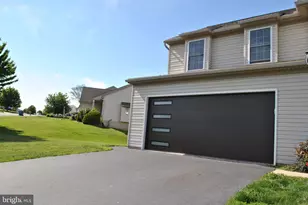 315 Lynne Dr, Mount Wolf, PA 17347 - Photo 3