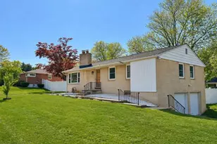 555 Woodland View Dr, York, PA 17406 - Photo 3